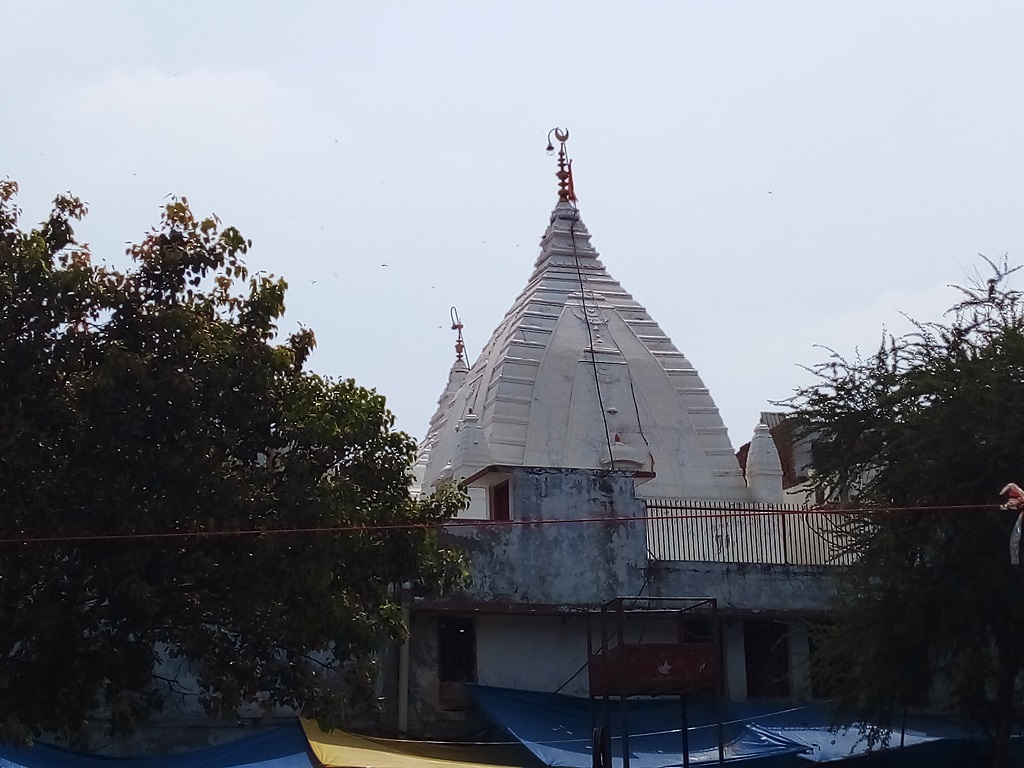 Crescent Moon at Pracheen Hanuman Mandir, Baba Kharak Singh Marg, CP, New Delhi, India